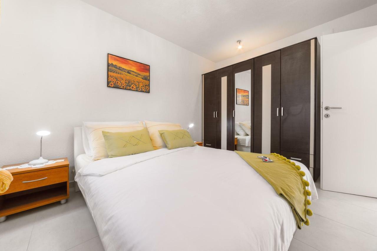 Apartments Lipic Vodice Exterior foto