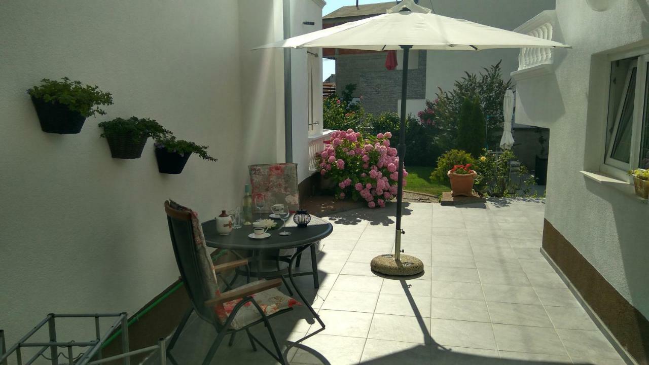 Apartments Lipic Vodice Exterior foto