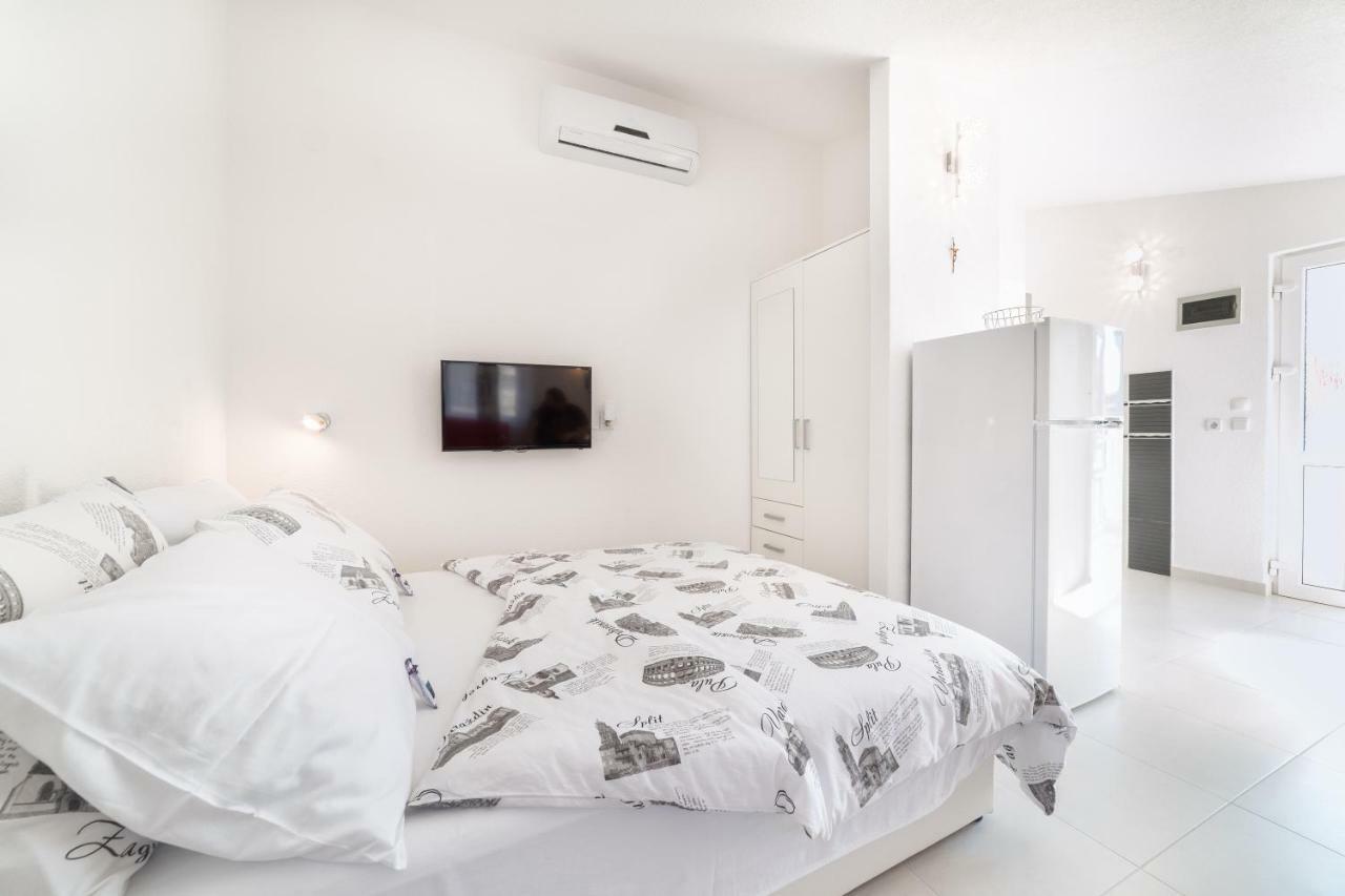 Apartments Lipic Vodice Exterior foto