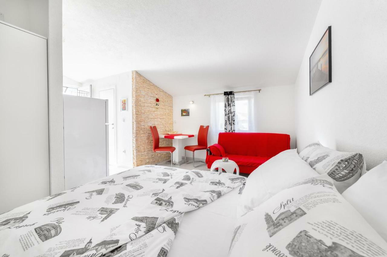 Apartments Lipic Vodice Exterior foto